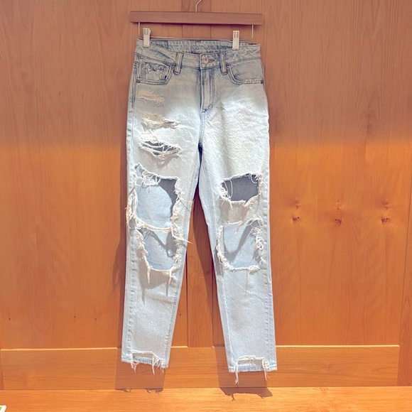 American Eagle Outfitters Denim - American Eagle Mom Jean, light wash Size 0